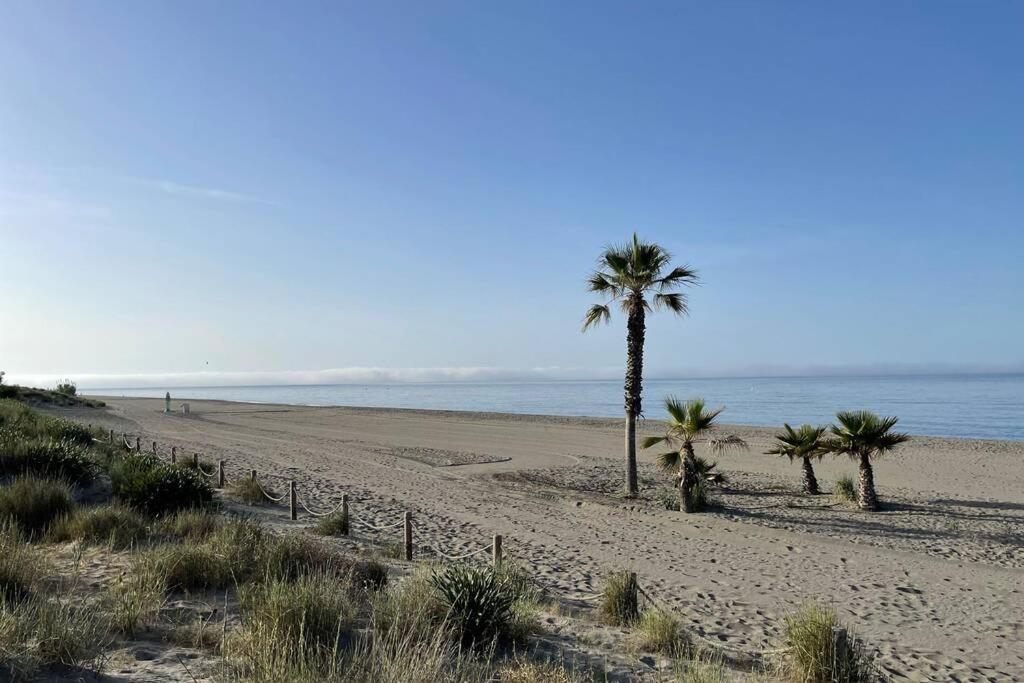 Amazing Duna Beach Seafront Apartament Torrox Esterno foto